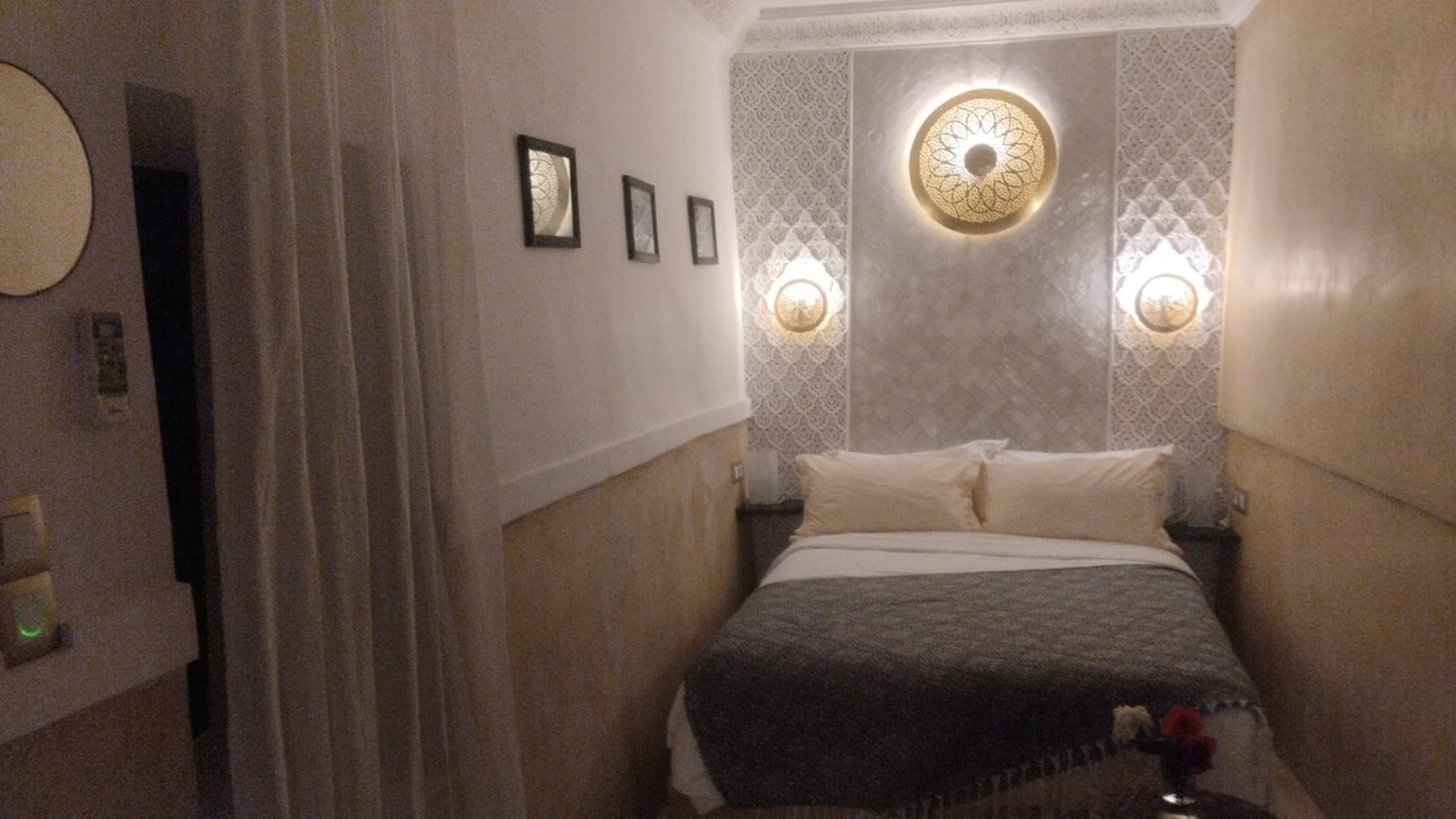 https://www.ztest-riad-essaada.riad-essaada.com/jomres/uploadedimages/1/slideshow/0/agafay-1-1.jpg